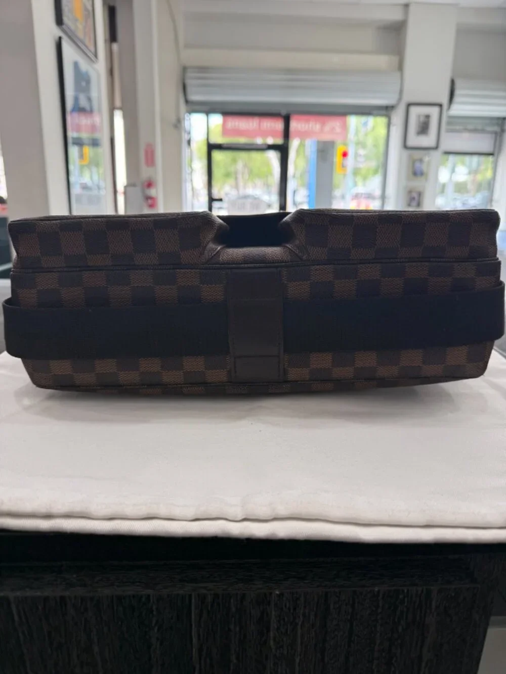 Share Louis Vuitton Damier Ebene Broadway Messenger Bag